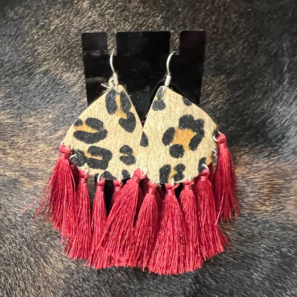 Source Unknown Leopard Print Earrings with Red Tassels loop